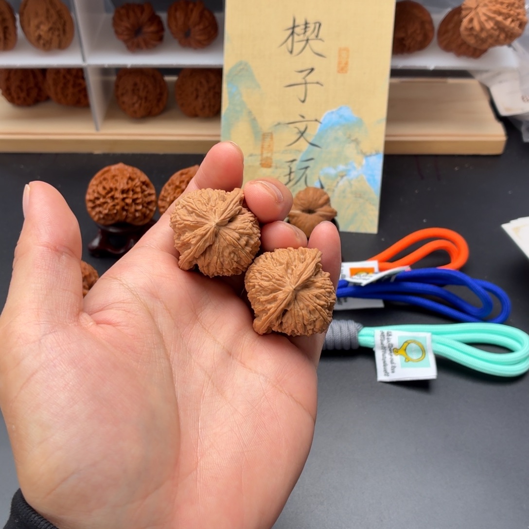 文玩核桃把件老款白狮子35