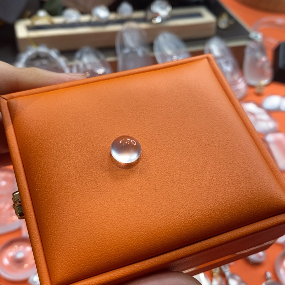 石英质玉吊坠未镶嵌