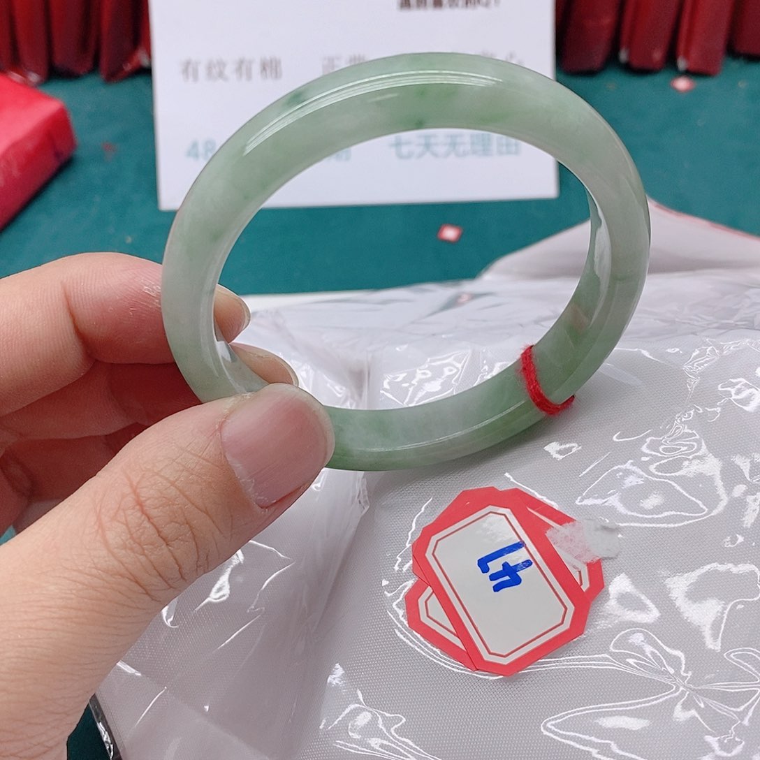 翡翠手镯未镶嵌凤*47777777