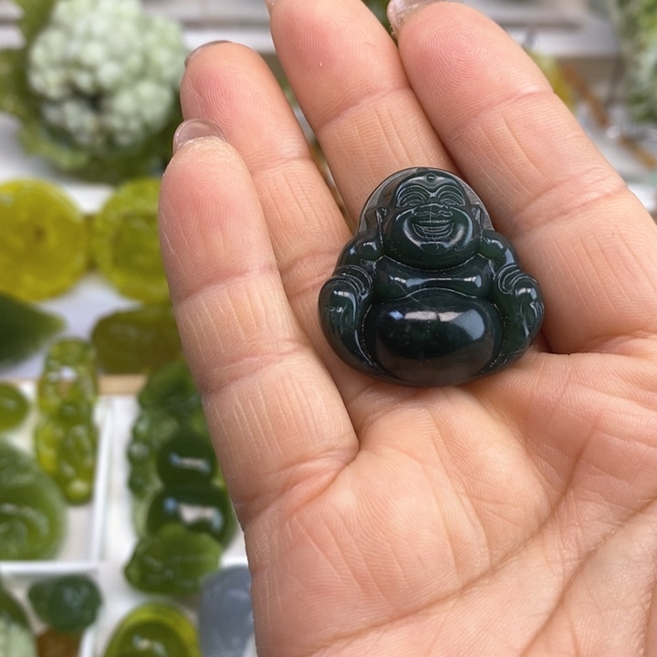 蛇纹石玉颈饰未镶嵌