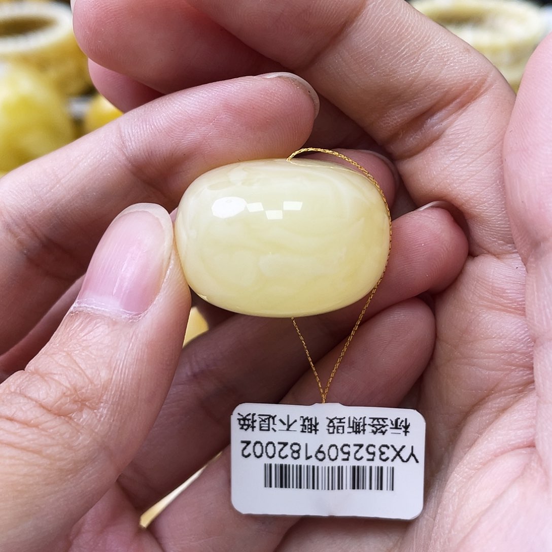 蜜蜡未镶嵌珠宝奇石河****司26mm