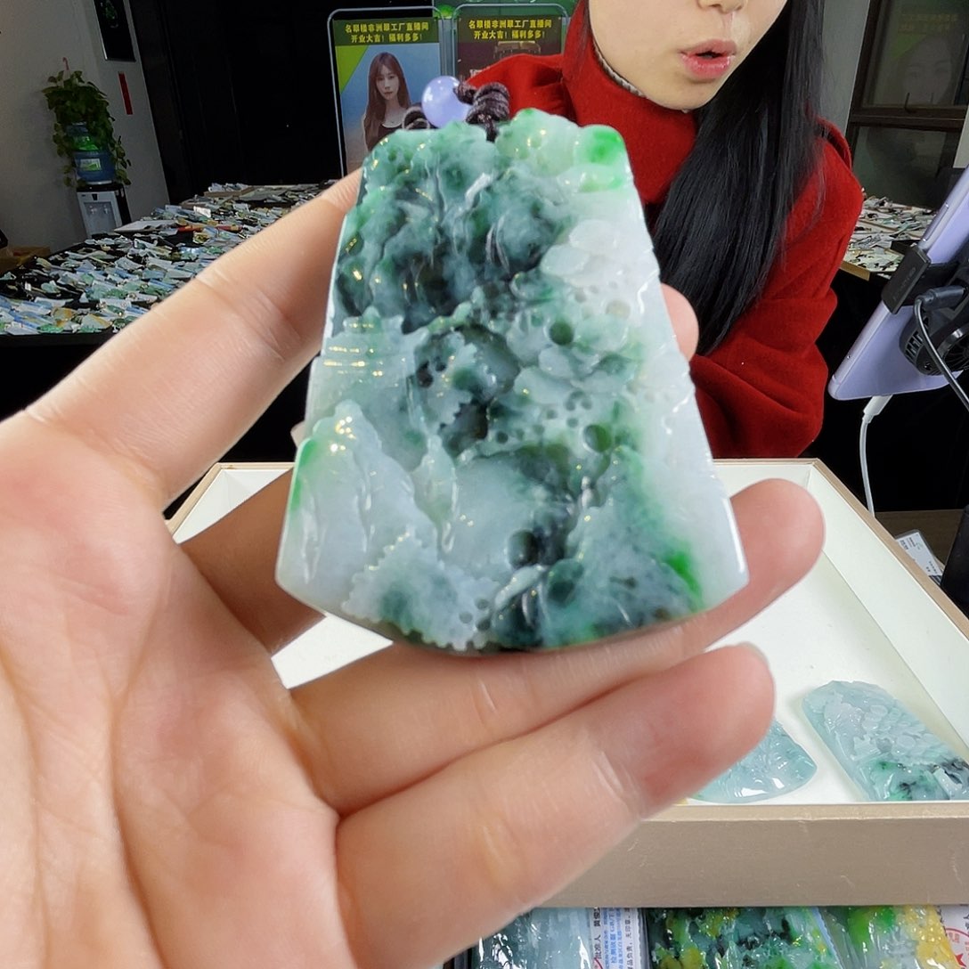 颈饰未镶嵌翡翠一