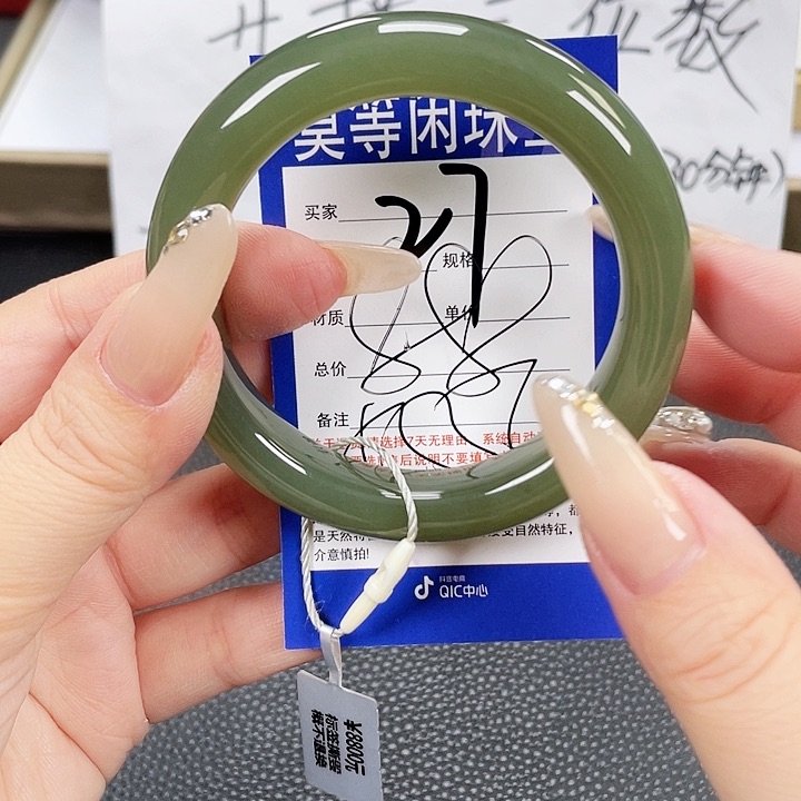 和田玉手镯未镶嵌