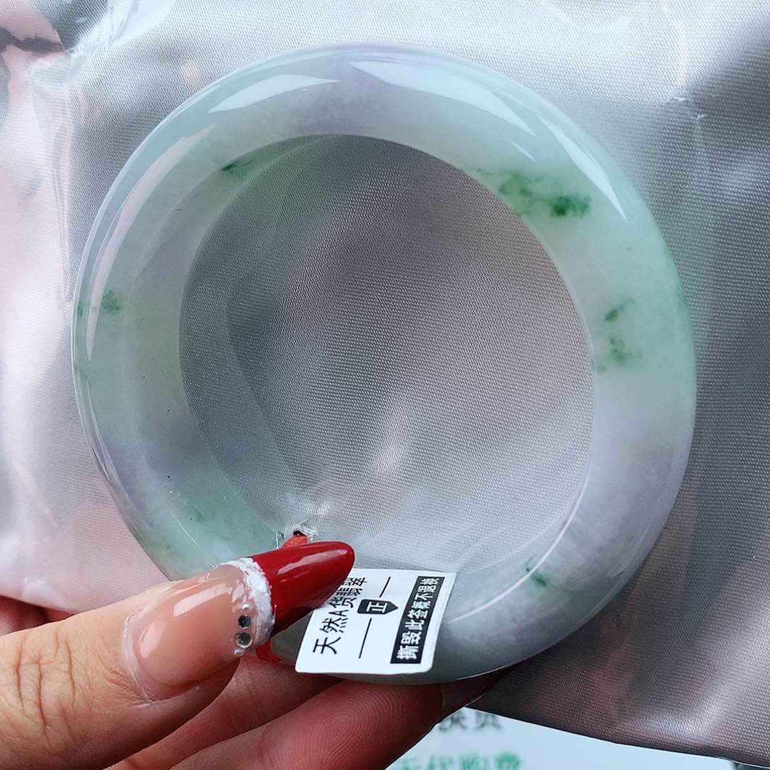 翡翠手镯未镶嵌58轮胎