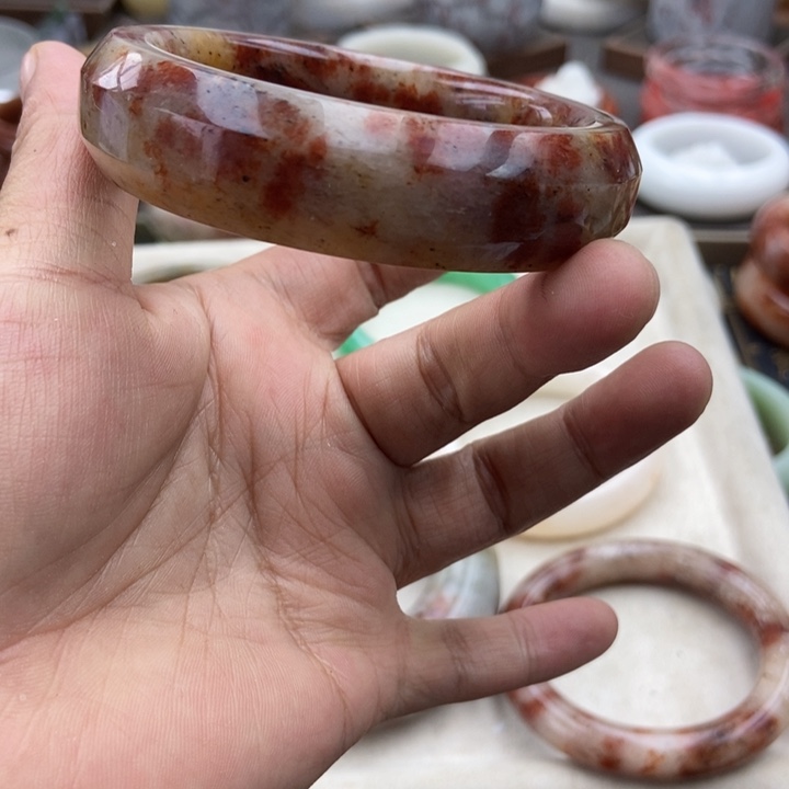 未镶嵌手镯石英岩玉
