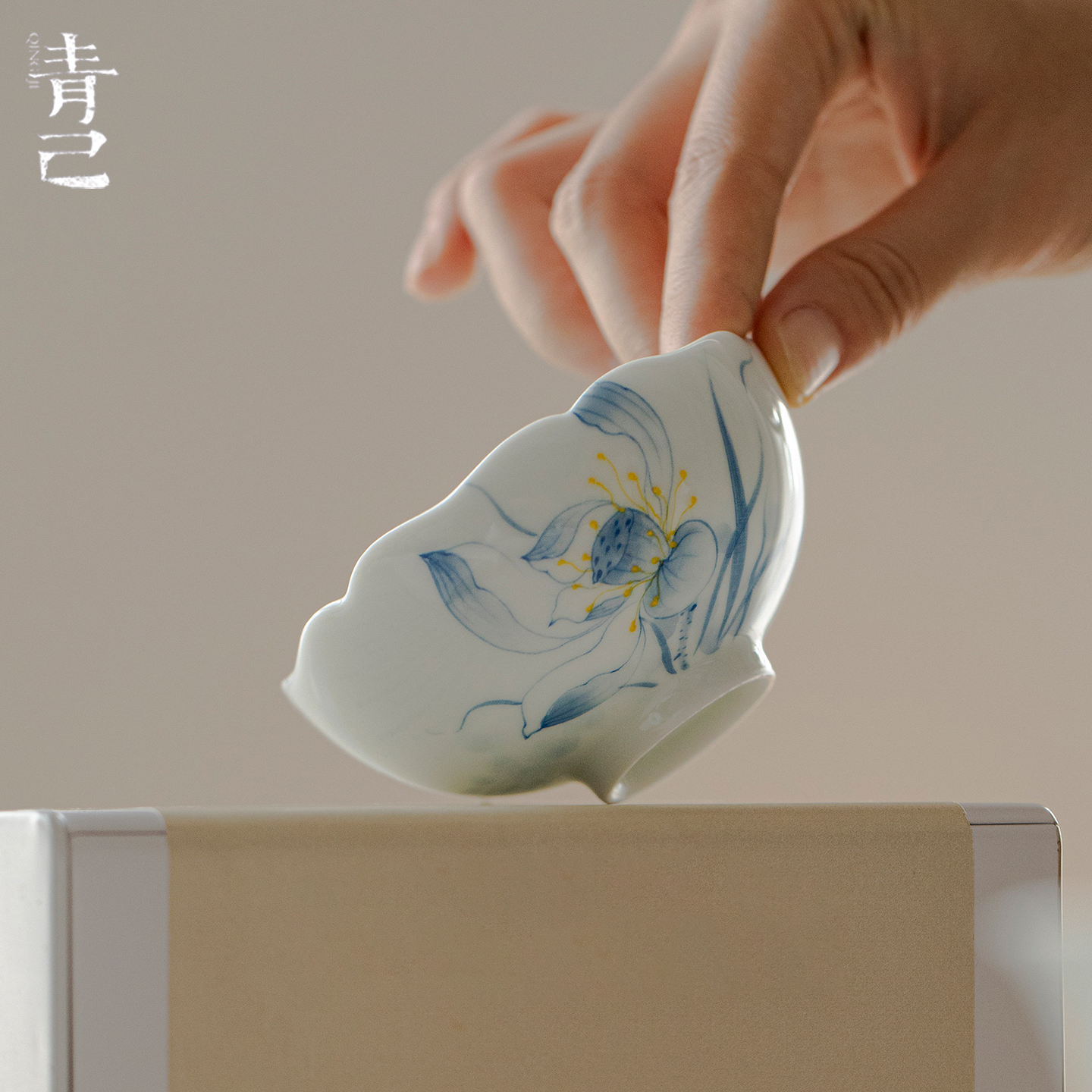 青己青花手绘莲花陶瓷主人杯功夫茶具花口茶杯家用品茗杯