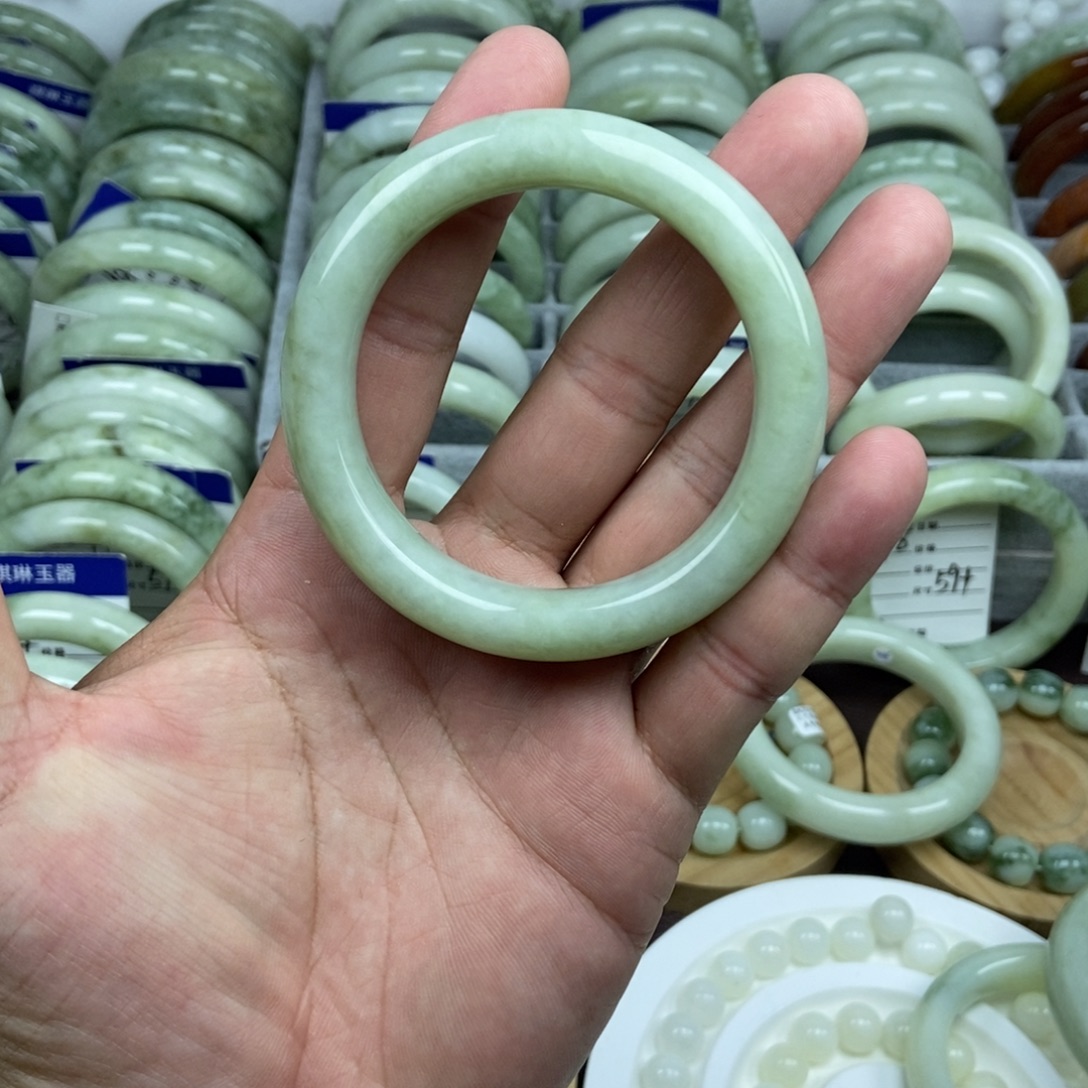 M***觉蛇纹石玉未镶嵌手镯