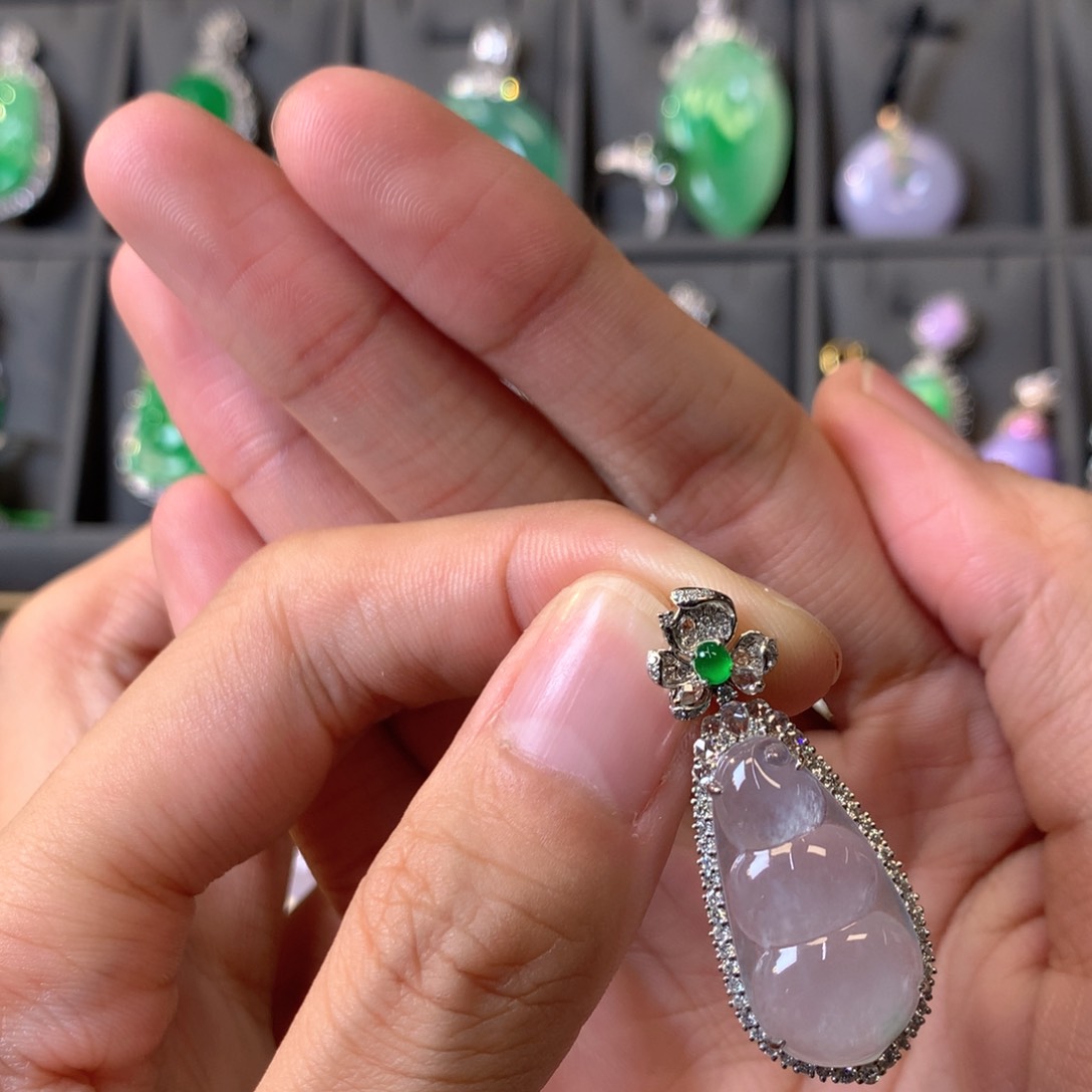 翡翠颈饰18K金镶嵌吊坠