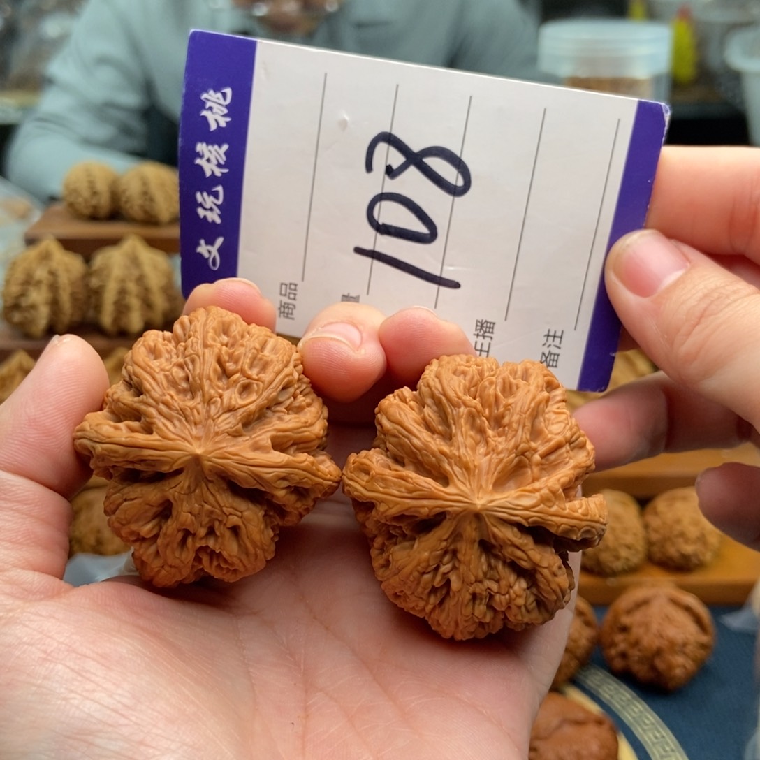 文玩核桃吊坠42粗筋