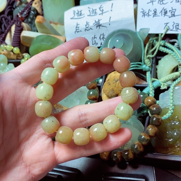 蛇纹石玉颈饰未镶嵌