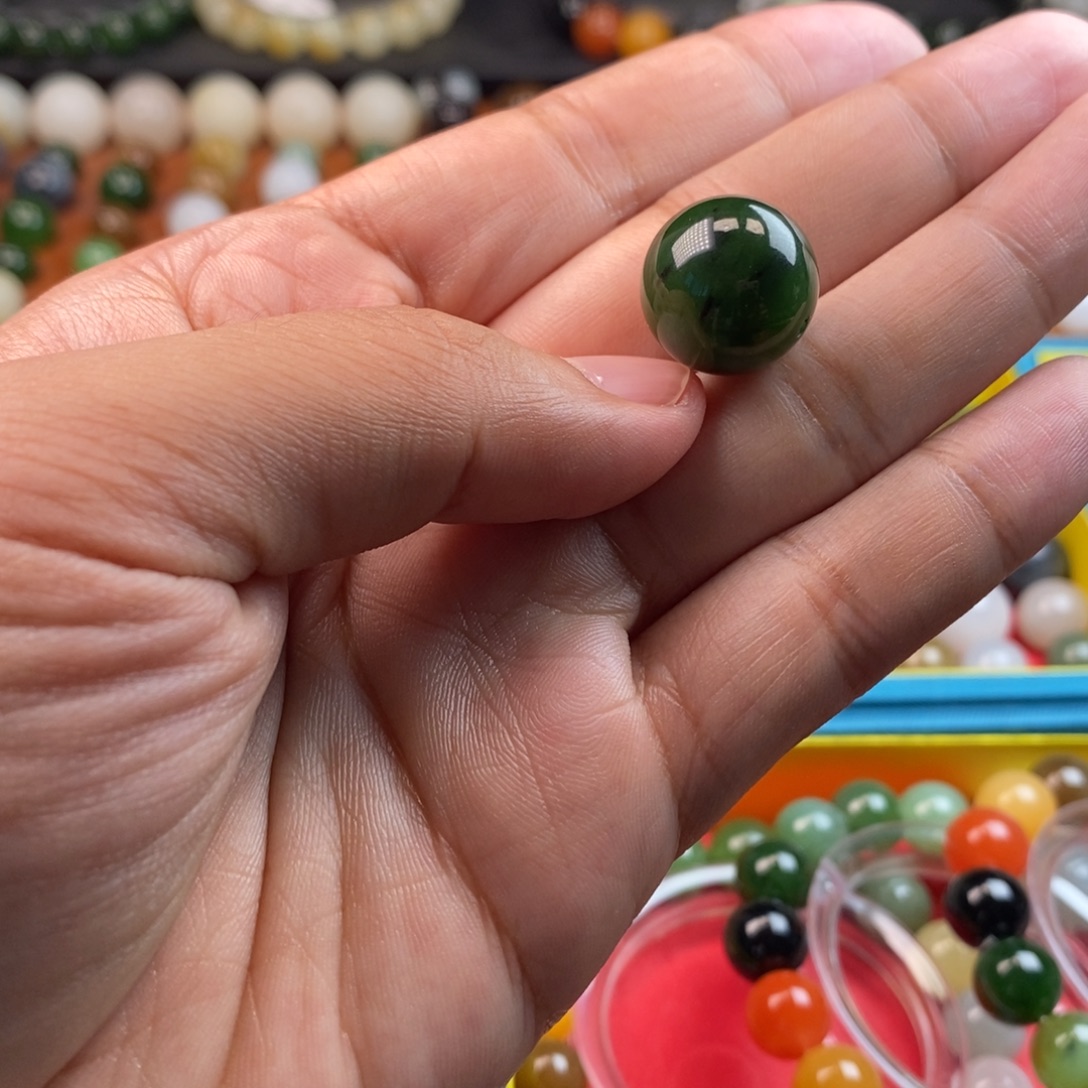 和田玉未镶嵌珠宝奇石卡16辣绿碧玉y