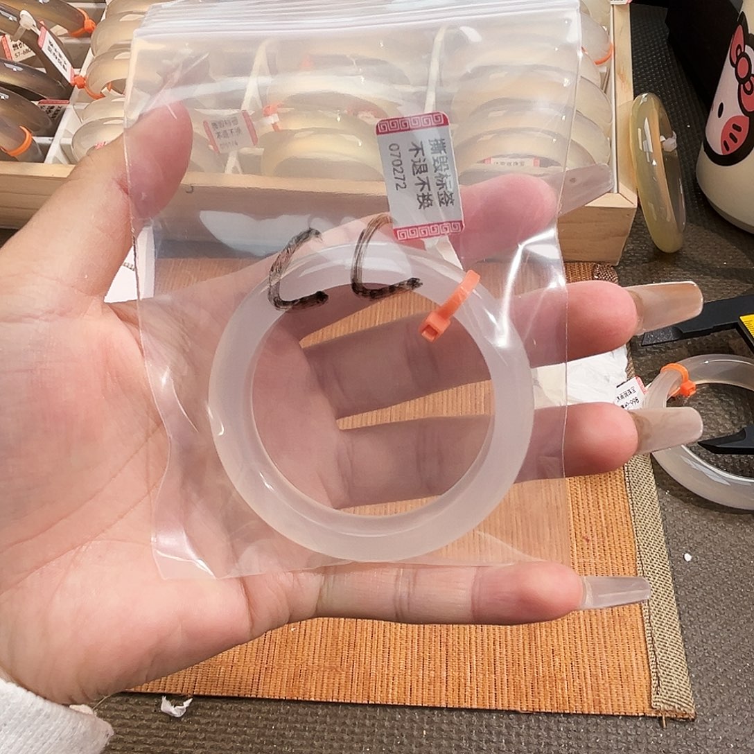 C***.玛瑙/玉髓未镶嵌手镯