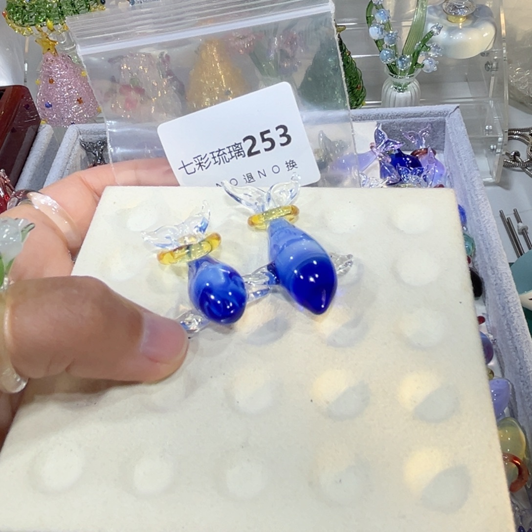 阿***文玻璃颈饰253鲸鱼两只