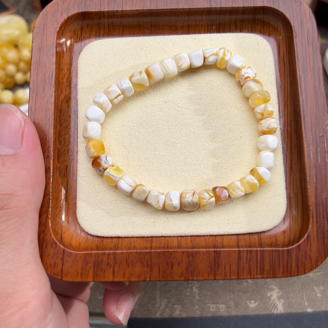 琥珀珠宝奇石未镶嵌琥珀珠宝奇石未镶嵌136