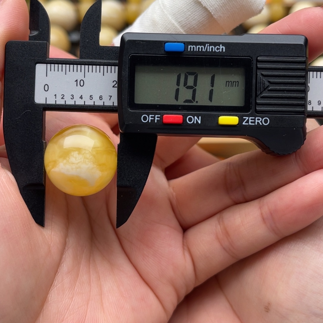 琥珀未镶嵌裸石蜜蜡圆珠笑