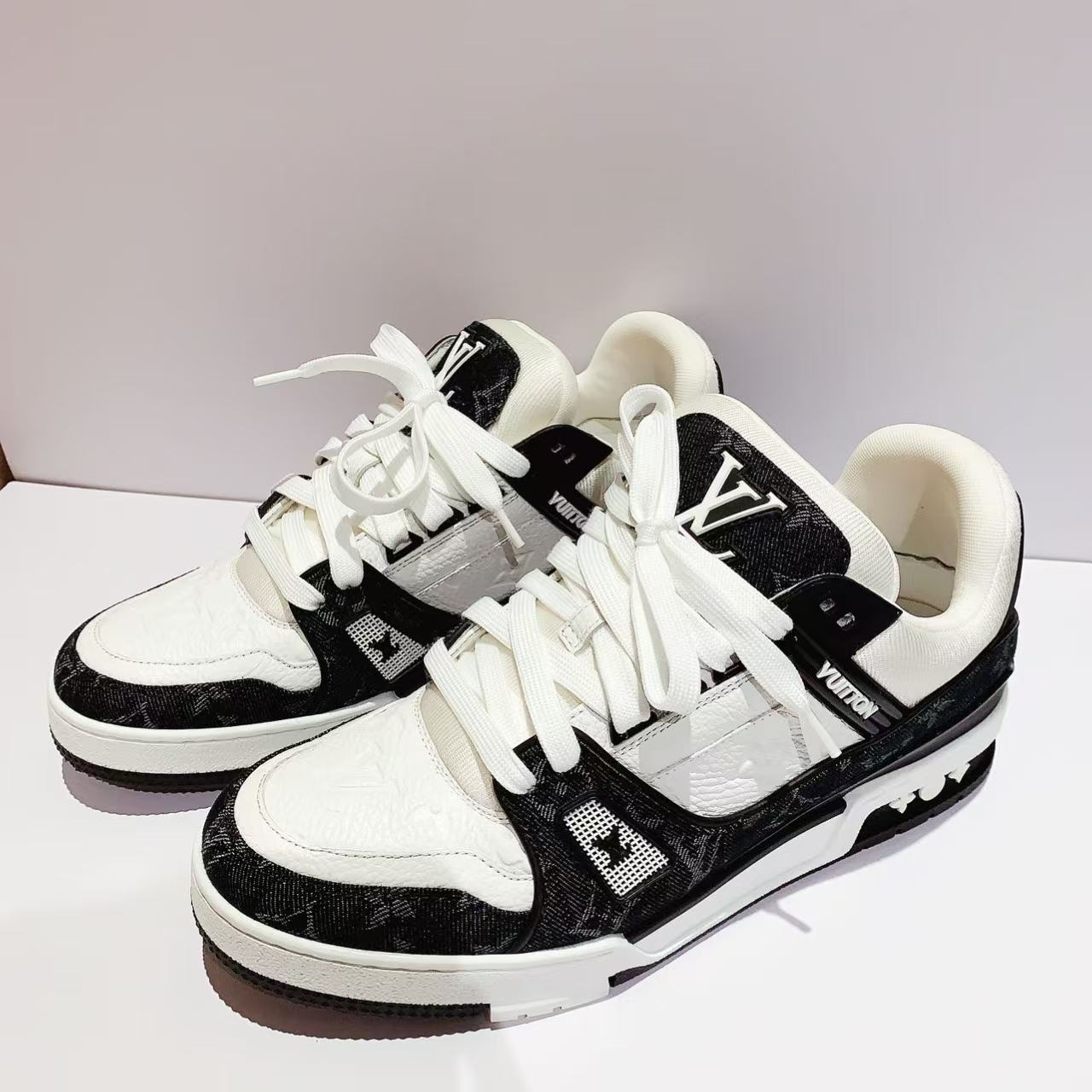 99新 LouisVuitton/路易威登 黑白 trainer经典低帮 板鞋 42码