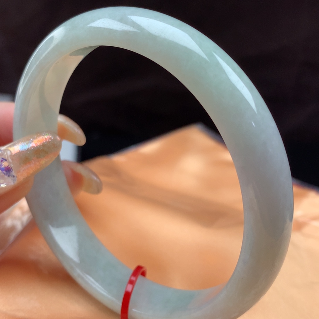 翡翠手镯未镶嵌700580，62/63圈