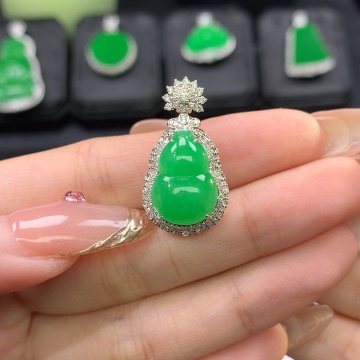 翡翠吊坠(不含链)18K金镶嵌