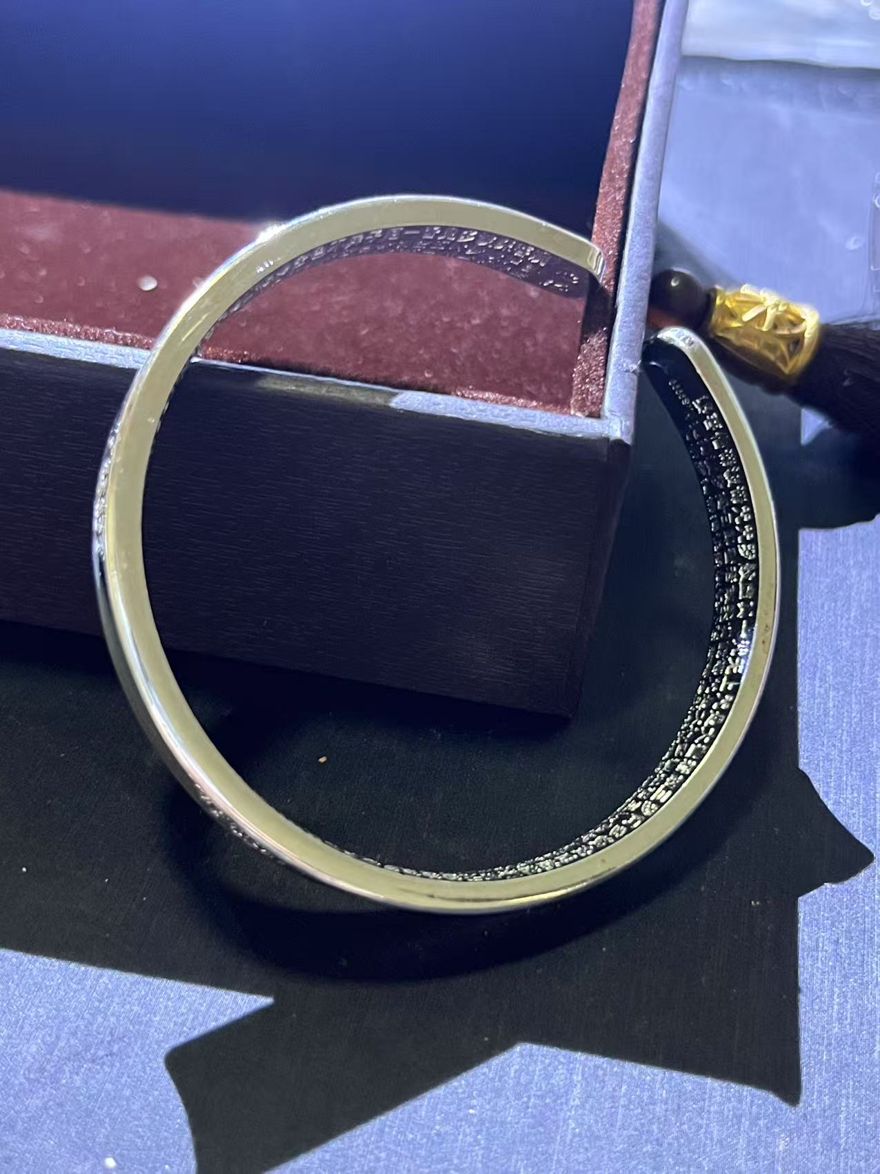 足银手镯    收藏级轻奢时尚气质简约精致手镯FZH62312