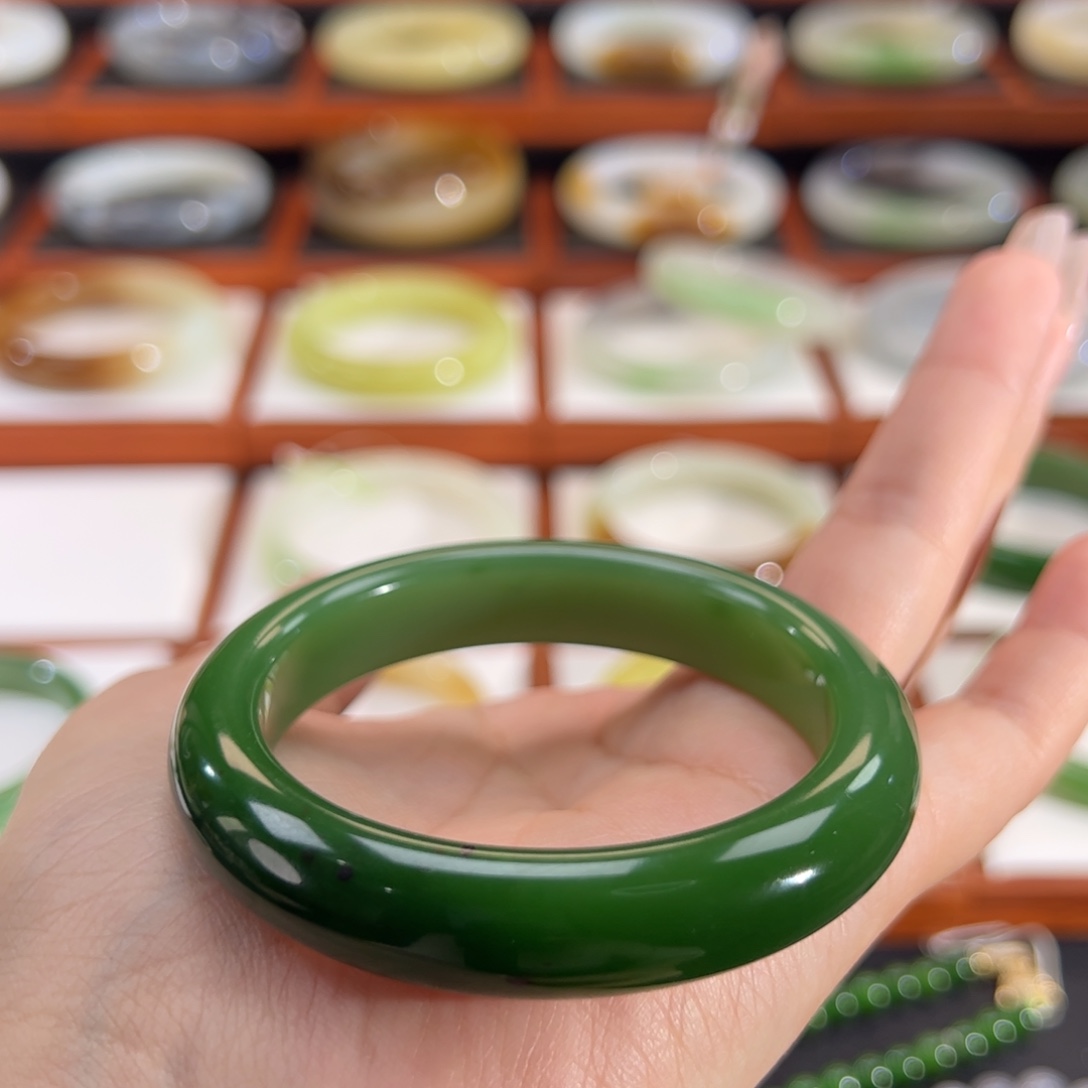 一***光和田玉未镶嵌手镯