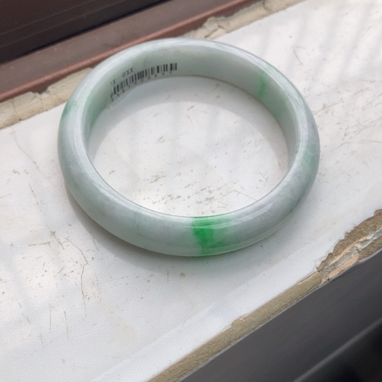翡翠手镯未镶嵌翡翠手镯