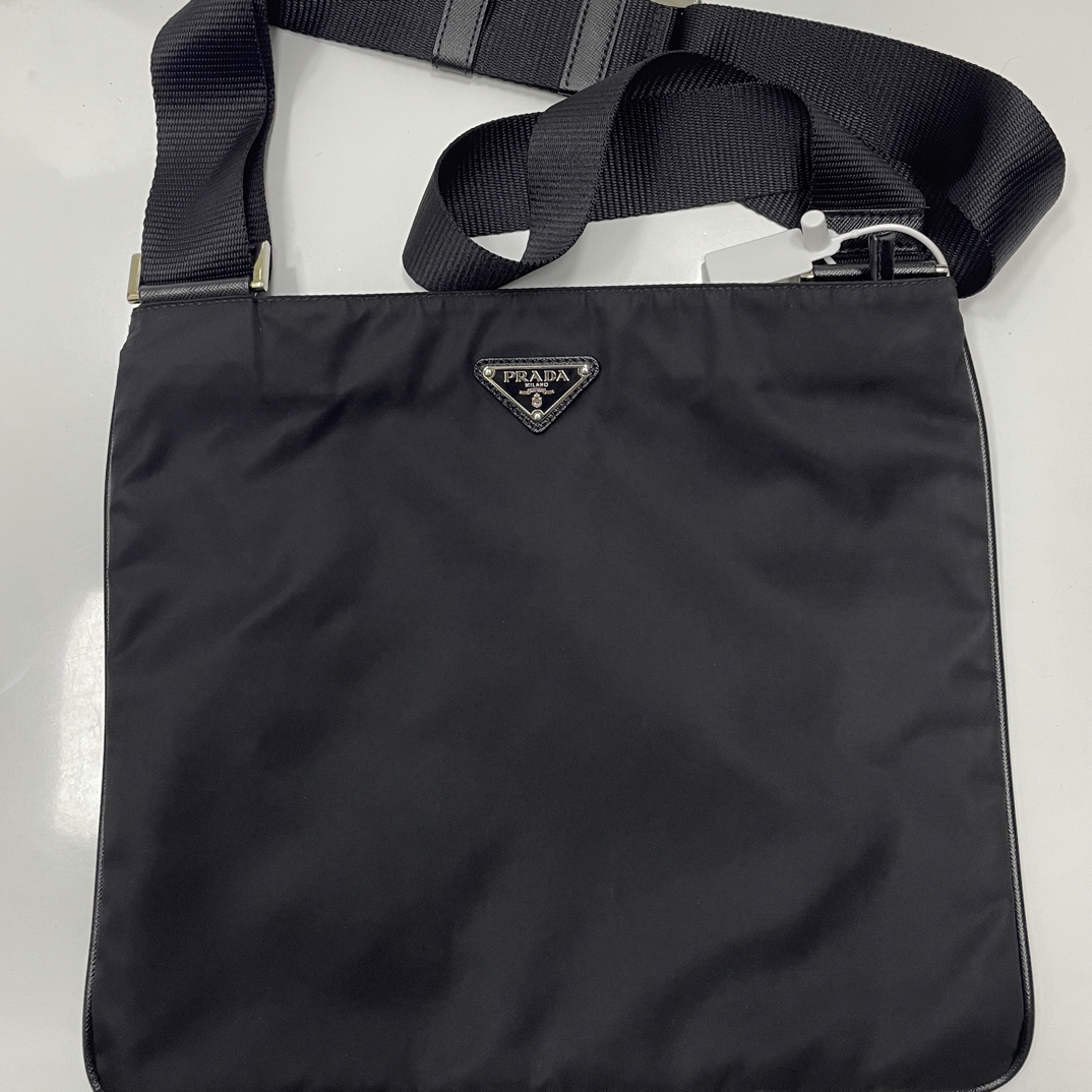 99新 Prada/普拉达 98新尼龙一字开斜挎单肩包30/25