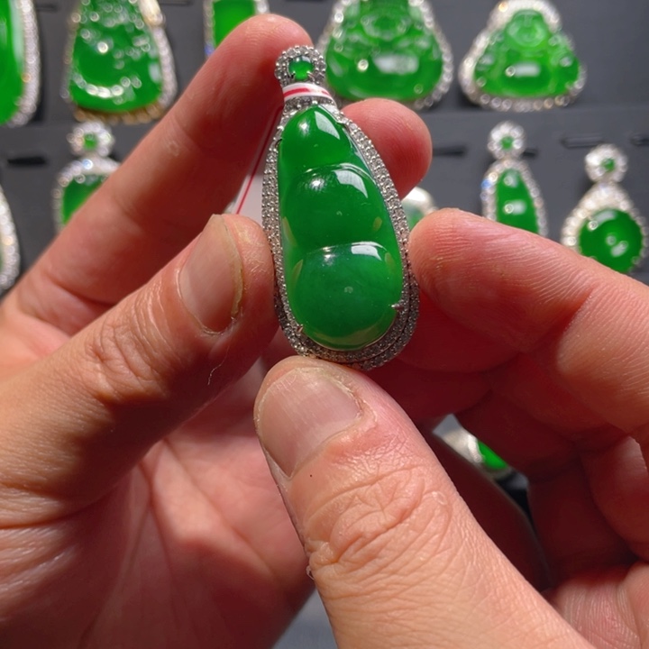 翡翠未镶嵌颈饰翡翠吊坠