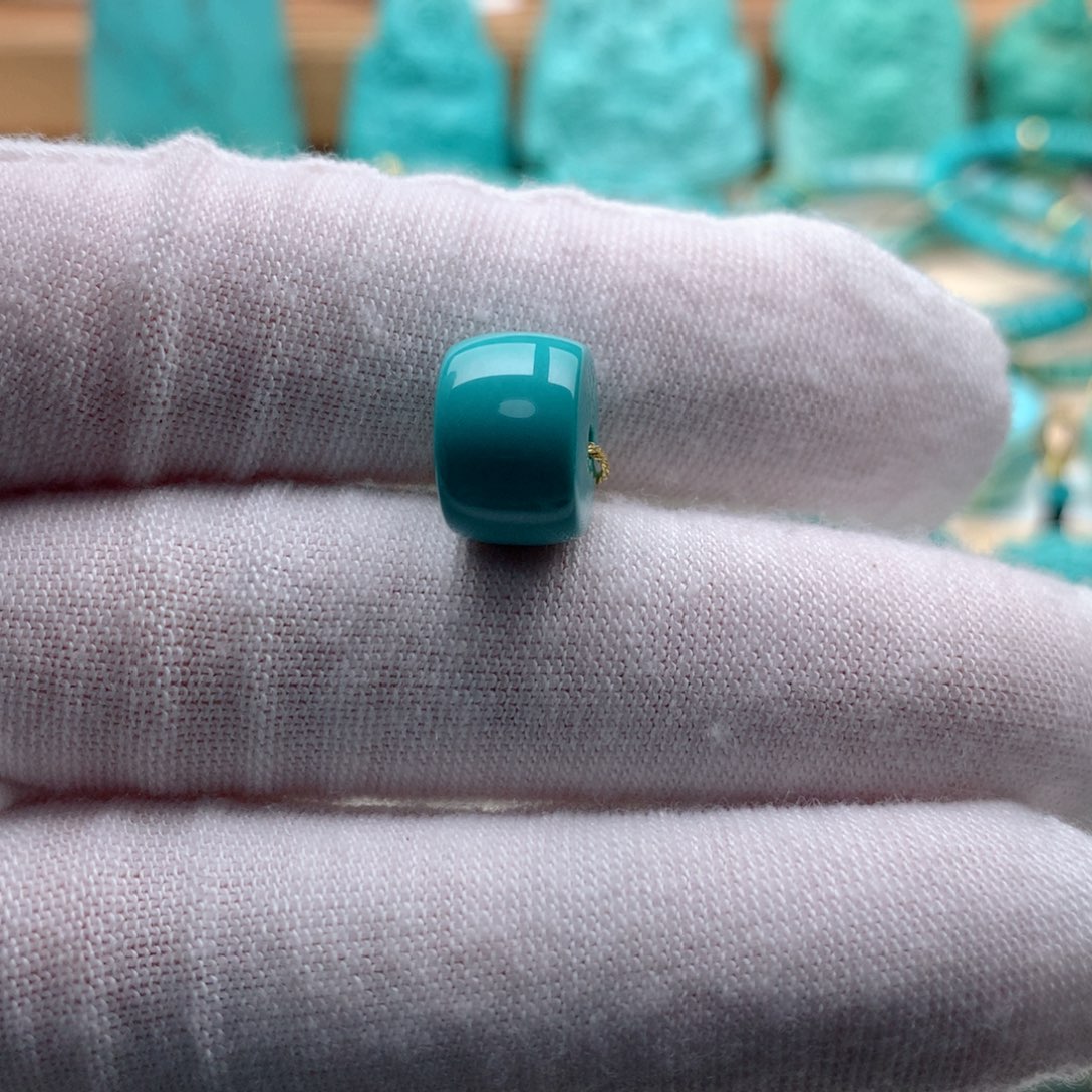 绿松石颈饰未镶嵌