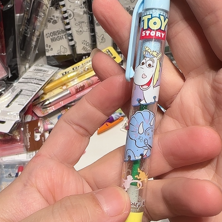 玩总细闪自动铅笔一支