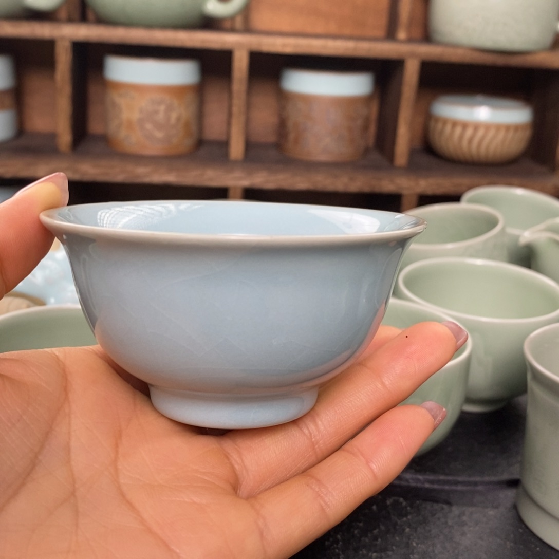 【闪购商品】天青压手杯微微瑕。。。。。。。。