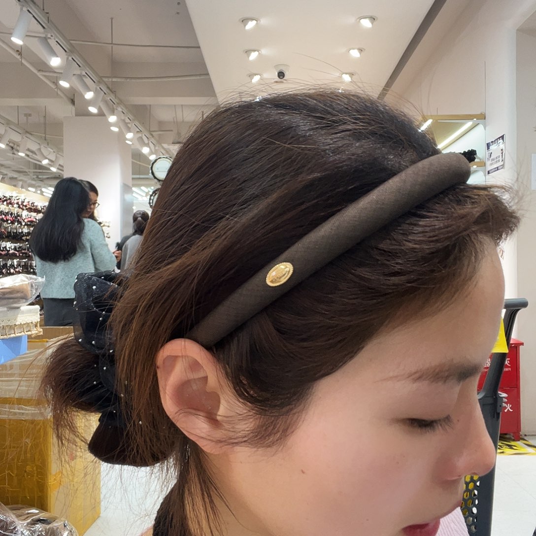 皮质非金属咖色金扣发箍