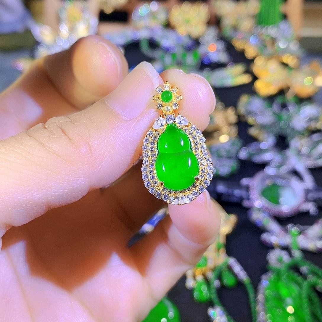 颈饰银S925镶嵌翡翠