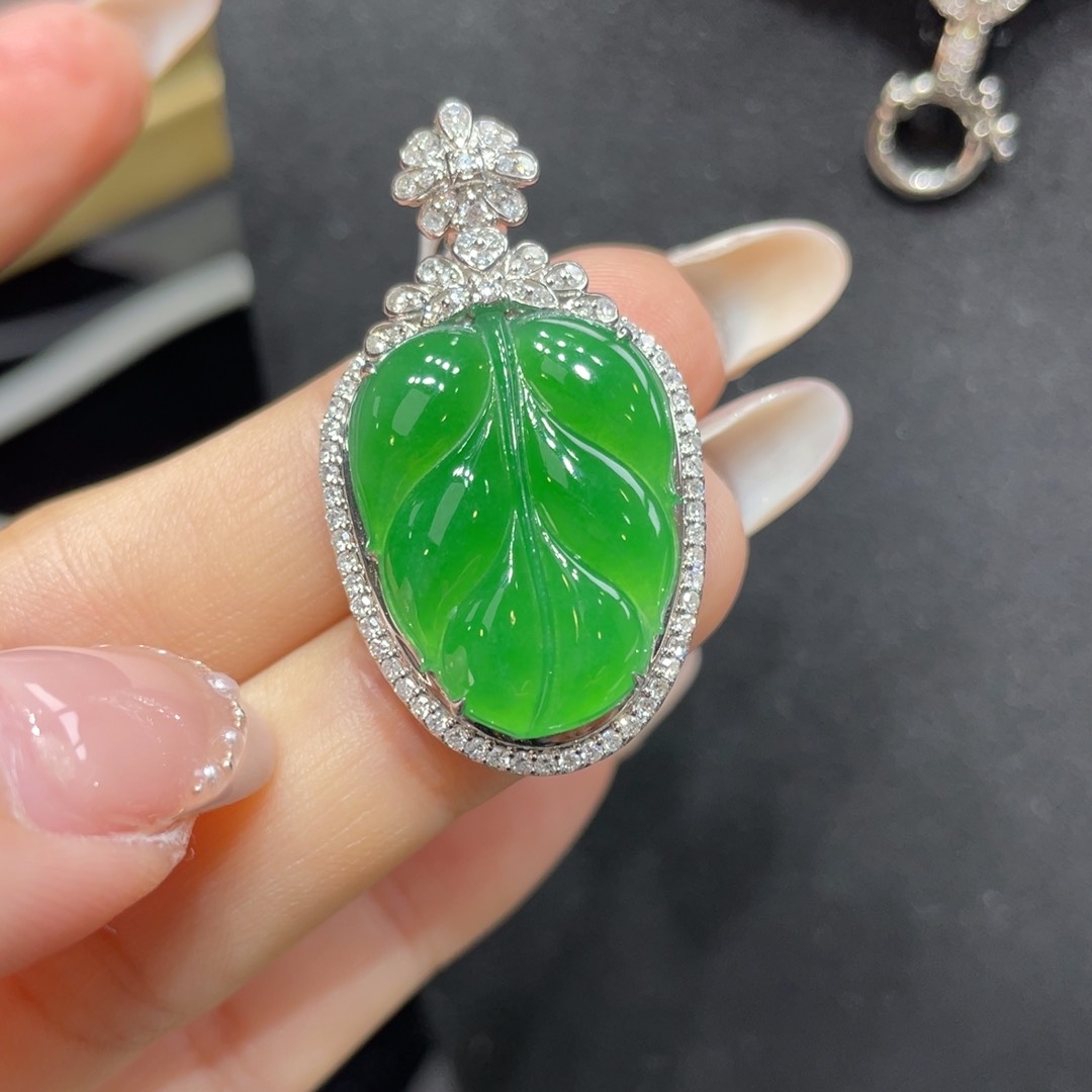 翡翠颈饰18K金镶嵌天然缅甸翡翠a货