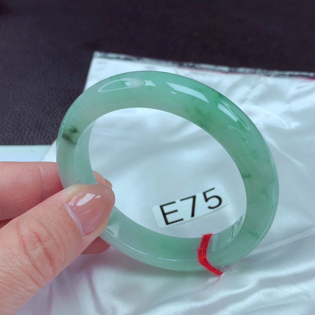 翡翠手镯未镶嵌手镯88