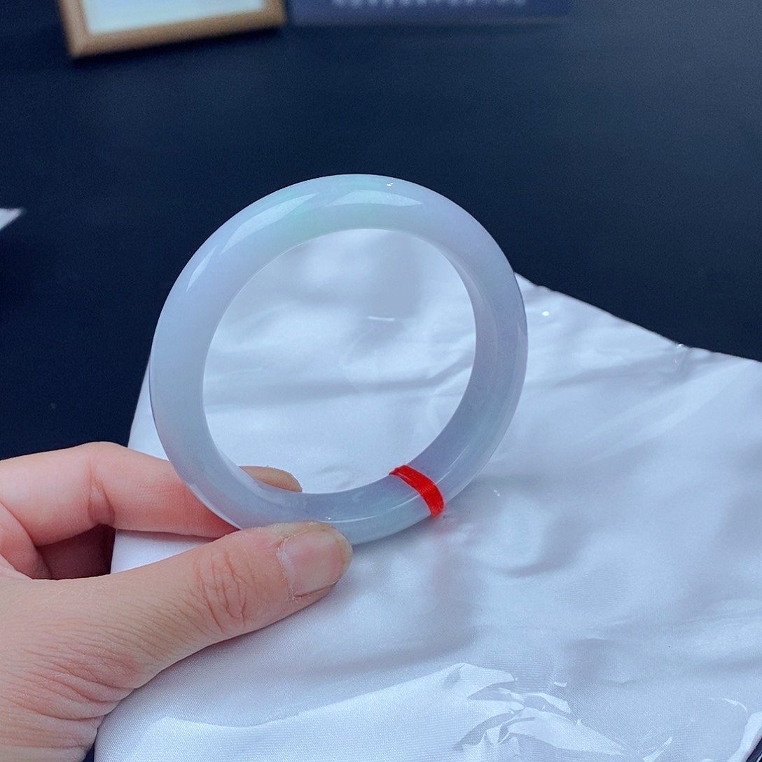 翡翠手镯未镶嵌翡翠