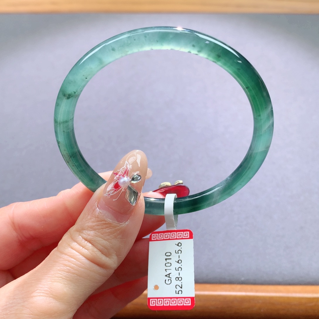 翡翠手镯未镶嵌天然翡翠手镯叮当镯