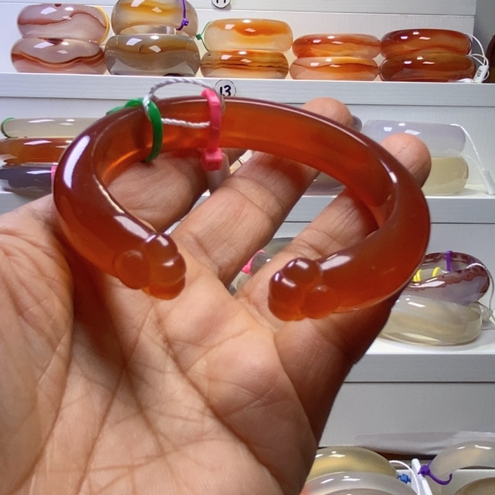 玛瑙/玉髓手镯未镶嵌