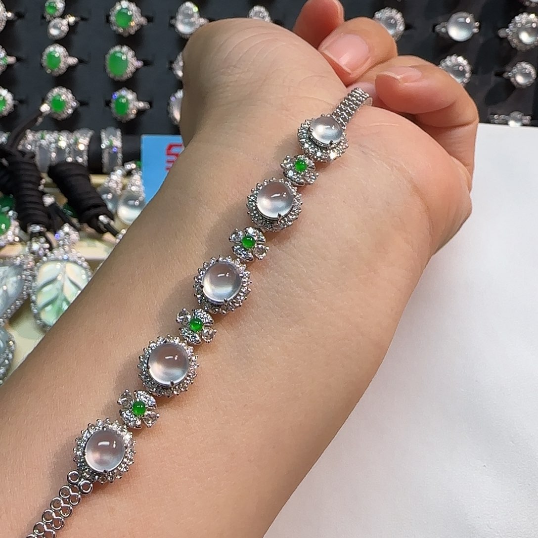 翡翠18K金镶嵌手链蛋面