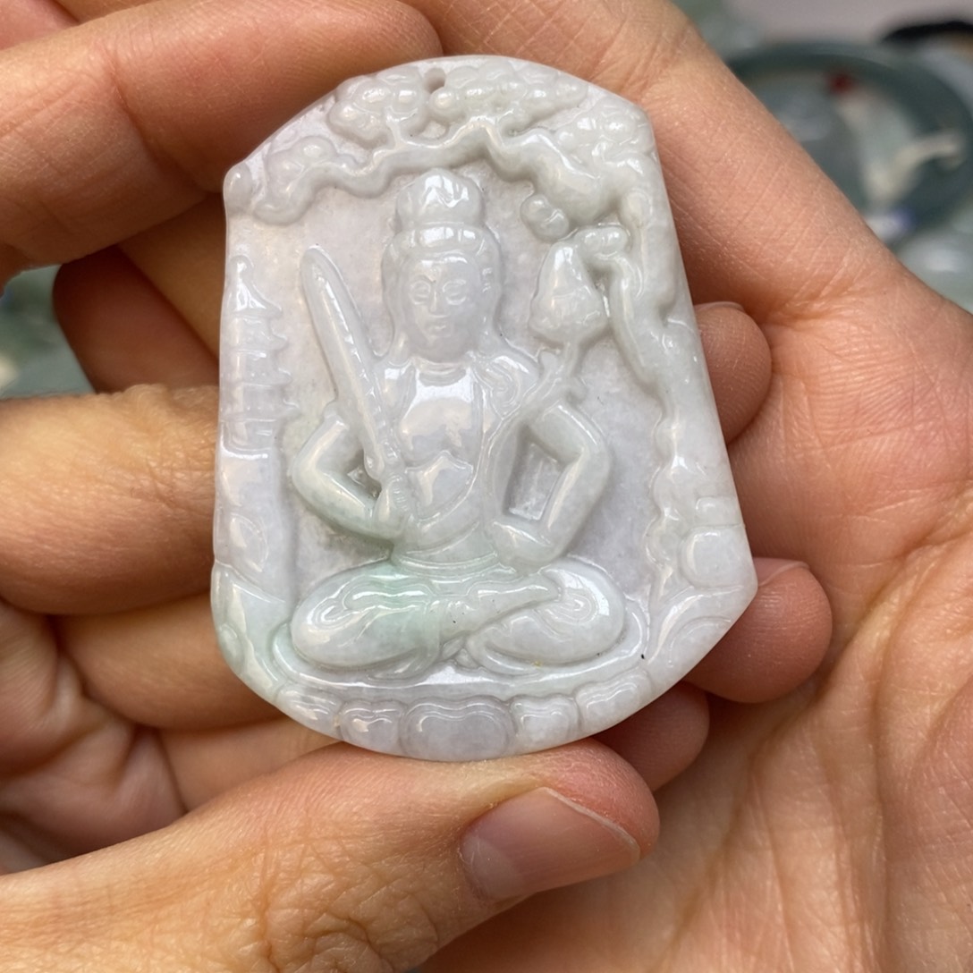 翡翠颈饰未镶嵌虚空