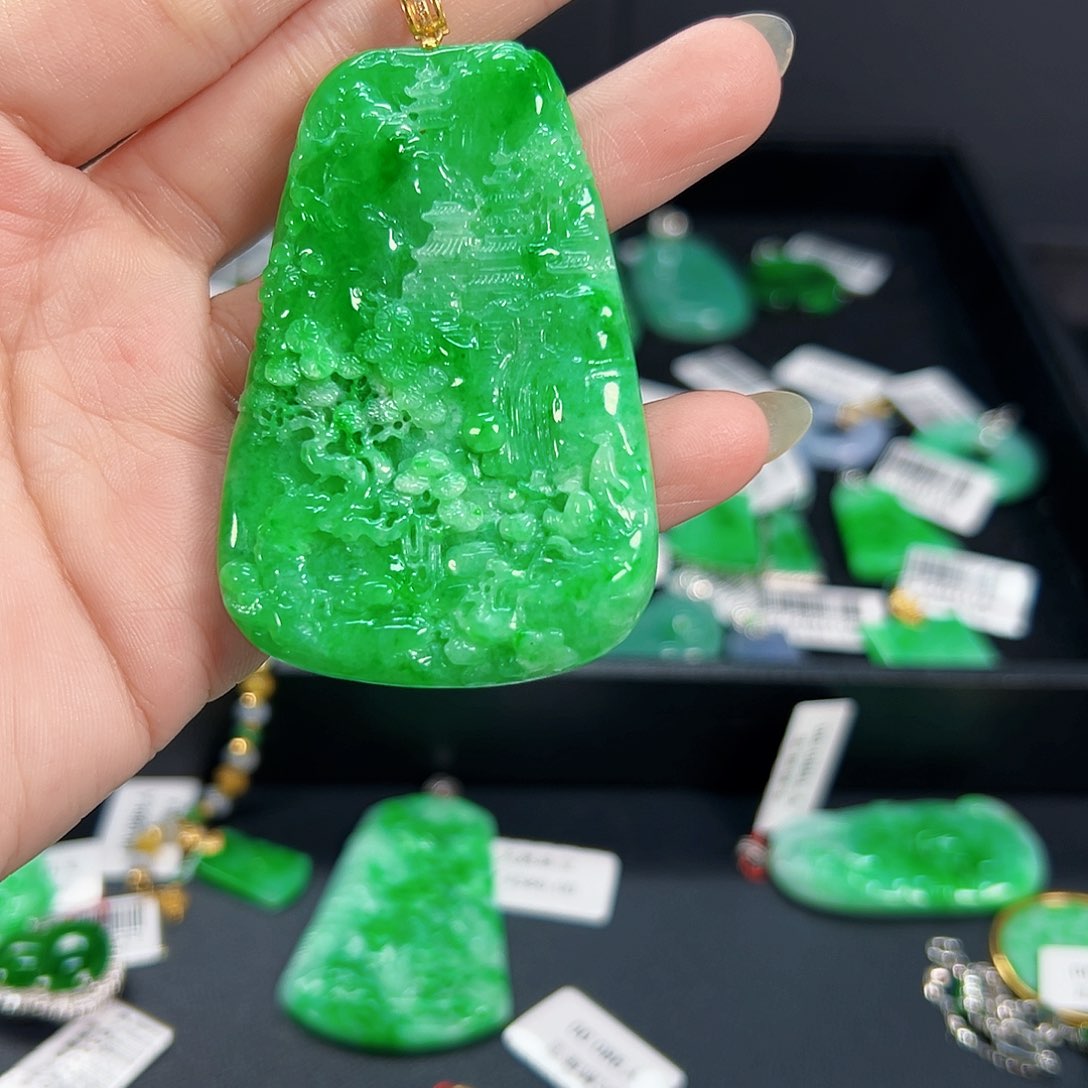 翡翠颈饰18K金镶嵌天然缅料A货一件