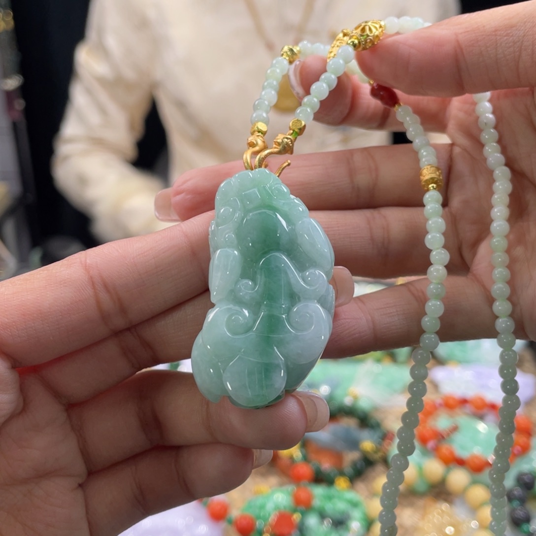 翡翠颈饰未镶嵌代编织