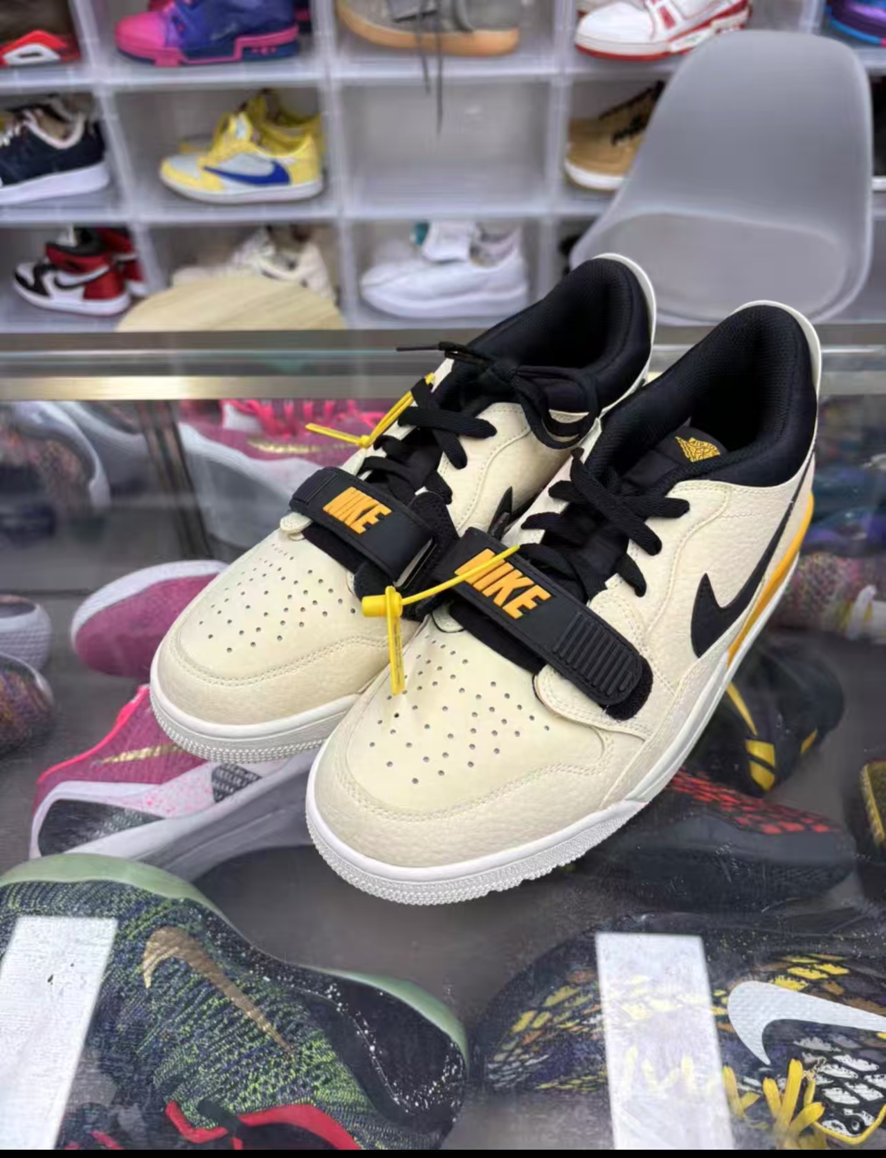 AJ312 low 橘黑色/42.5码/ 全新 原盒