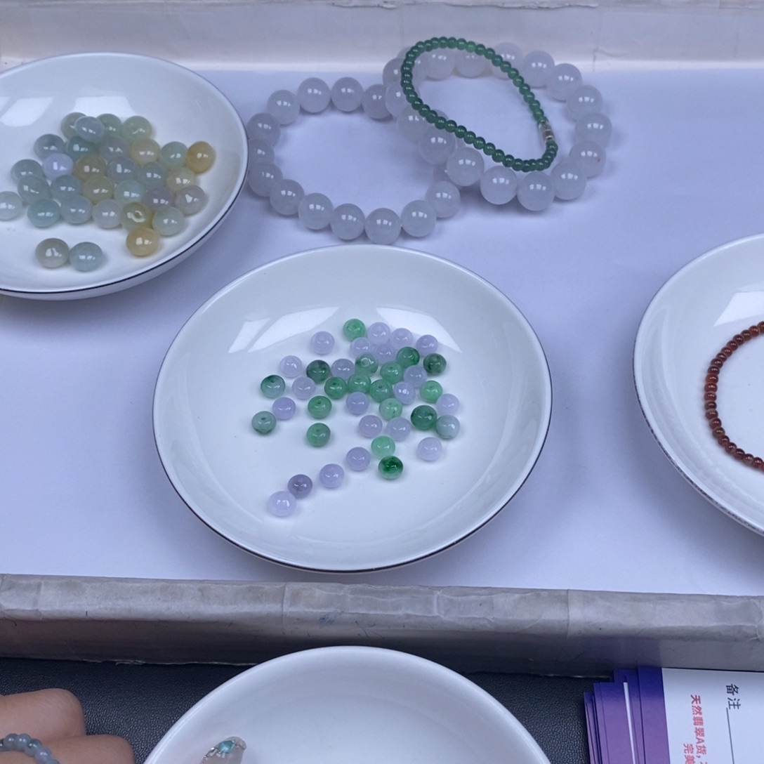 顺***疯翡翠未镶嵌颈饰翡翠