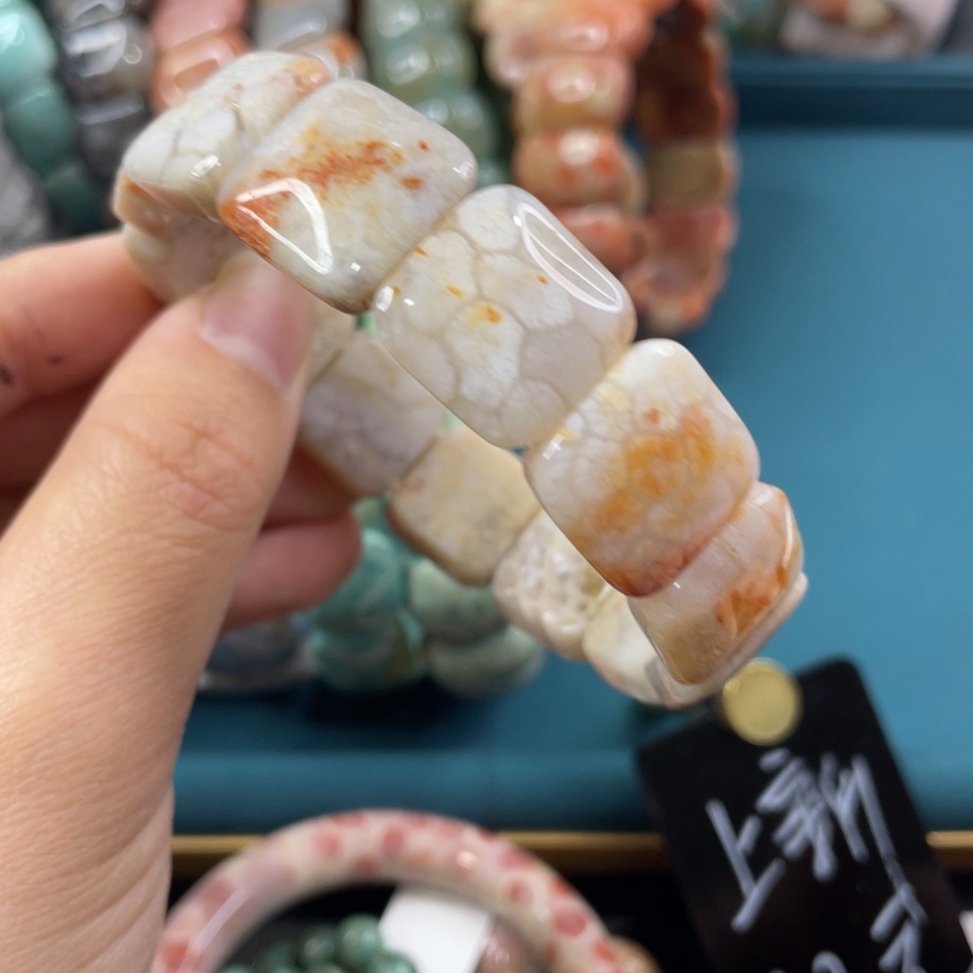 未镶嵌手镯硅化玉