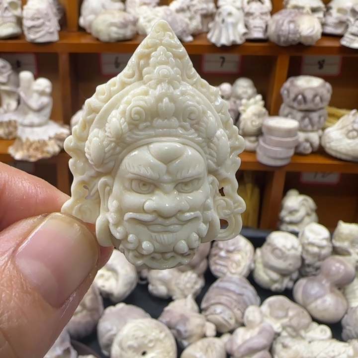 软***哒非金属配饰鹿角雕刻黄财