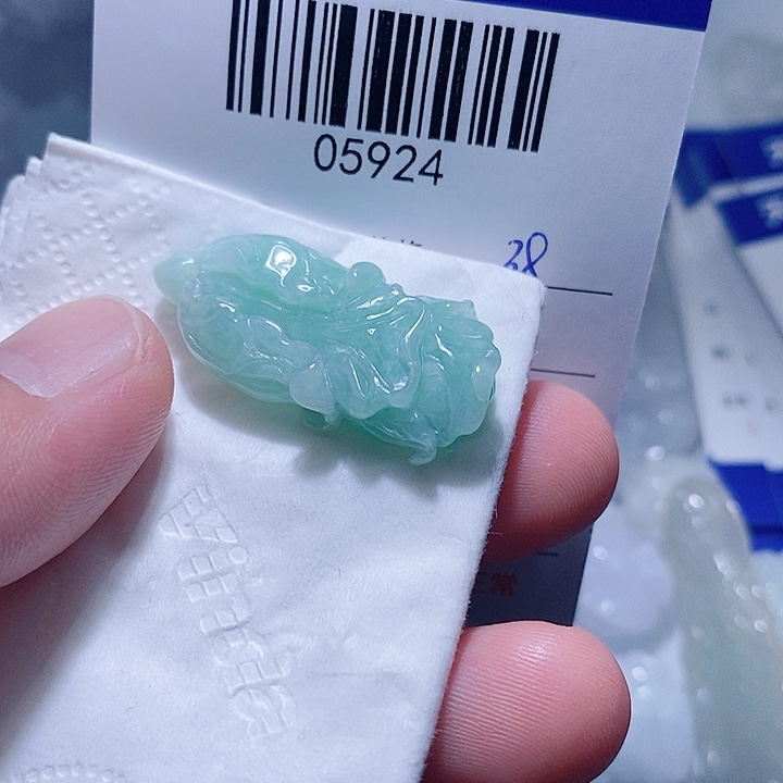 翡翠未镶嵌颈饰天光墟翡翠市场现金代购