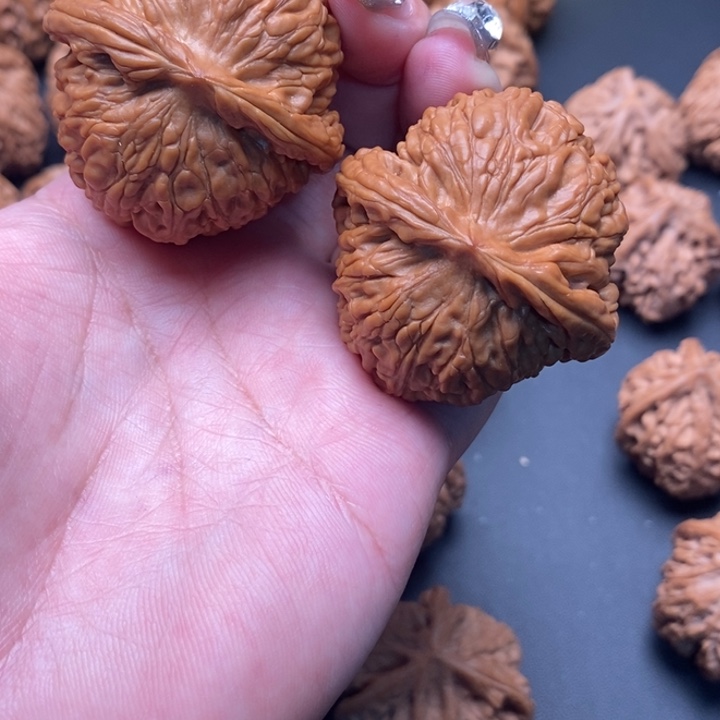 文玩核桃吊坠行**哥圆梦