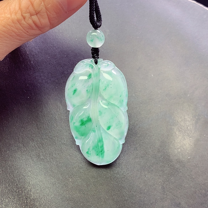 石英质玉未镶嵌颈饰