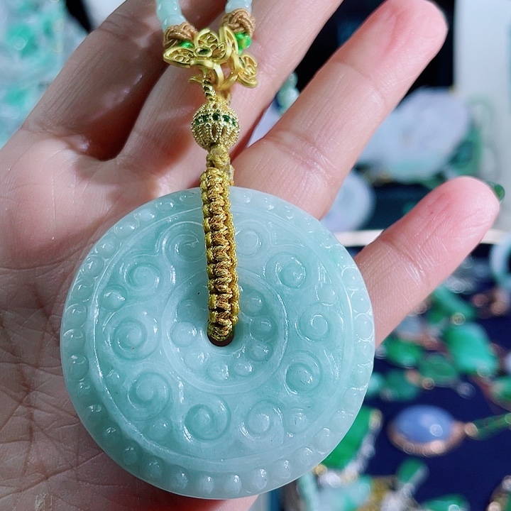 翡翠颈饰未镶嵌翡翠双面雕平安扣