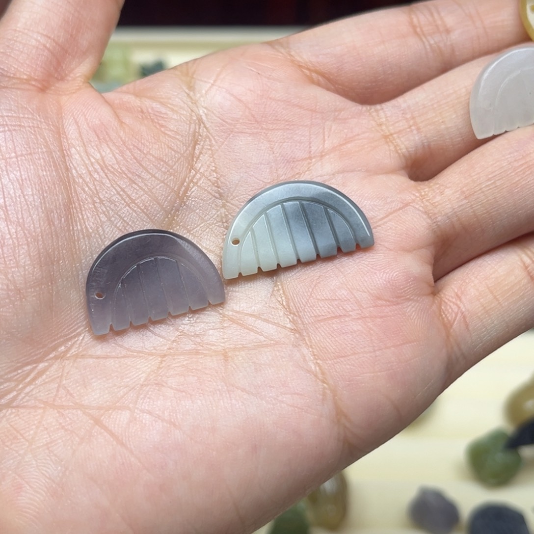 浅***然和田玉未镶嵌珠宝半成品